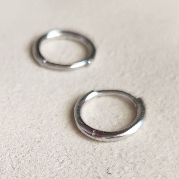 Elegant Gold and Silver Huggie Hoop Earrings 925 - Picture 2 of 7